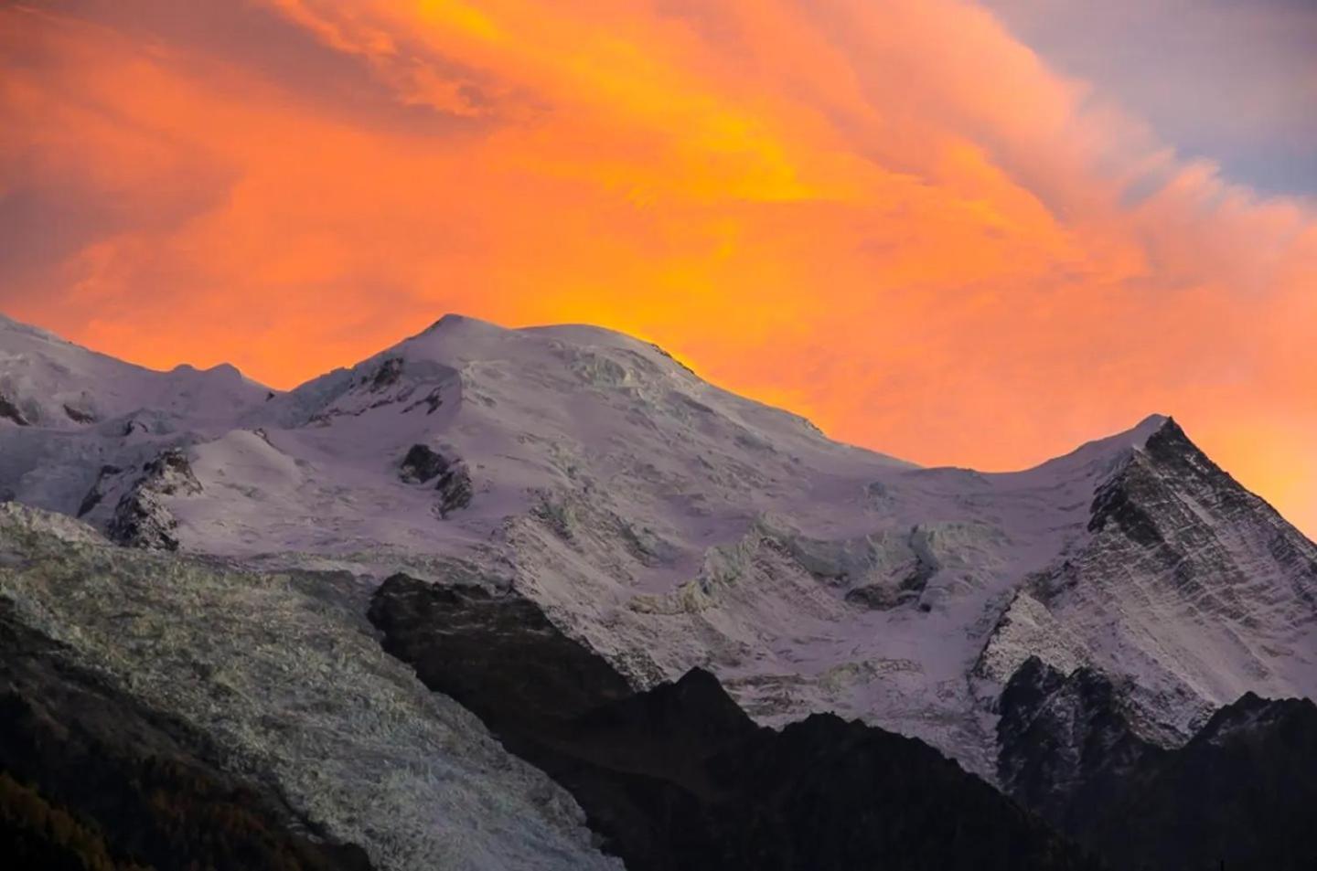 Vue Brevent Sublime En Centre Ville Avec Parking Prive Chamonix Luaran gambar