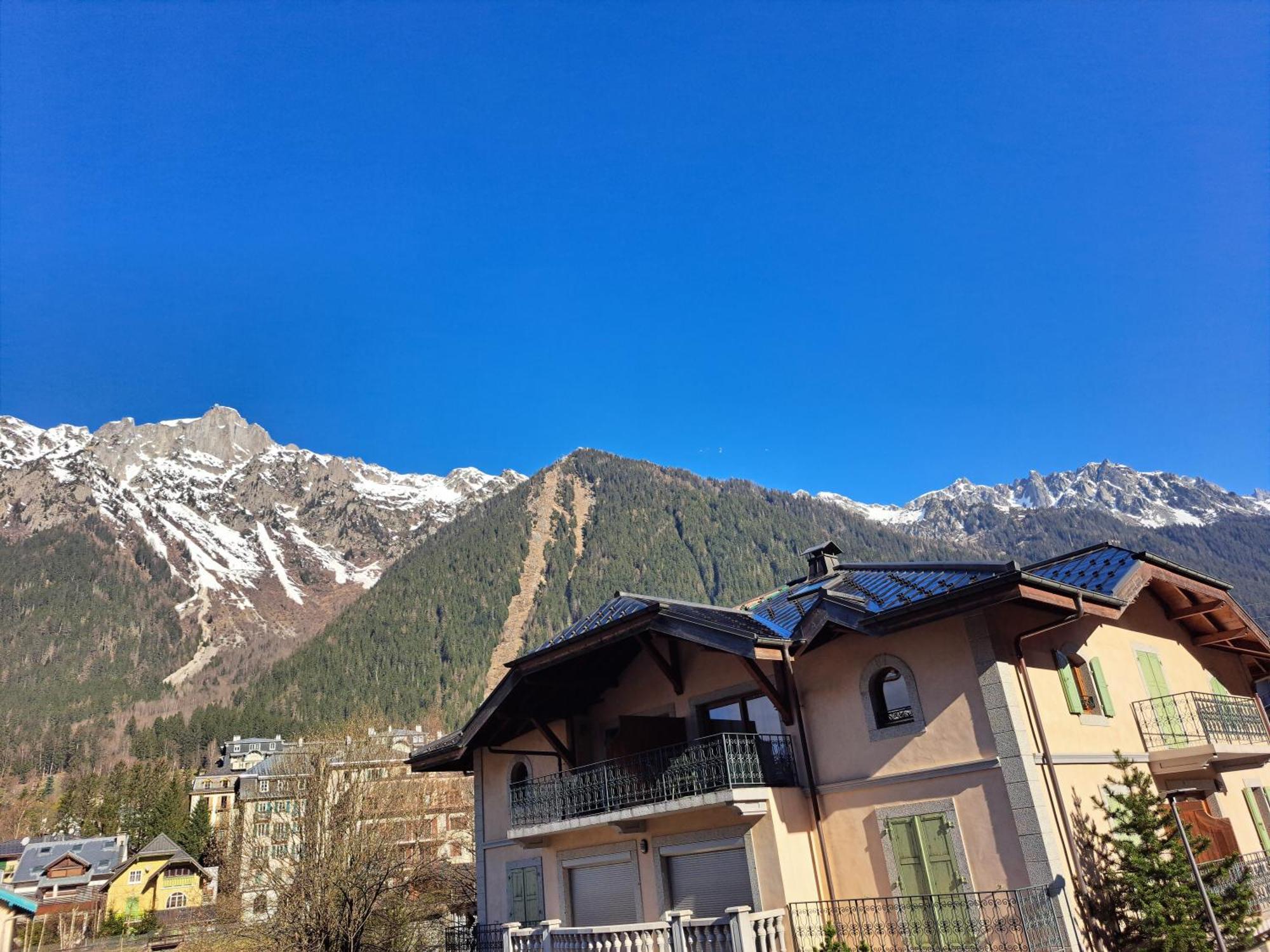 Vue Brevent Sublime En Centre Ville Avec Parking Prive Chamonix Luaran gambar